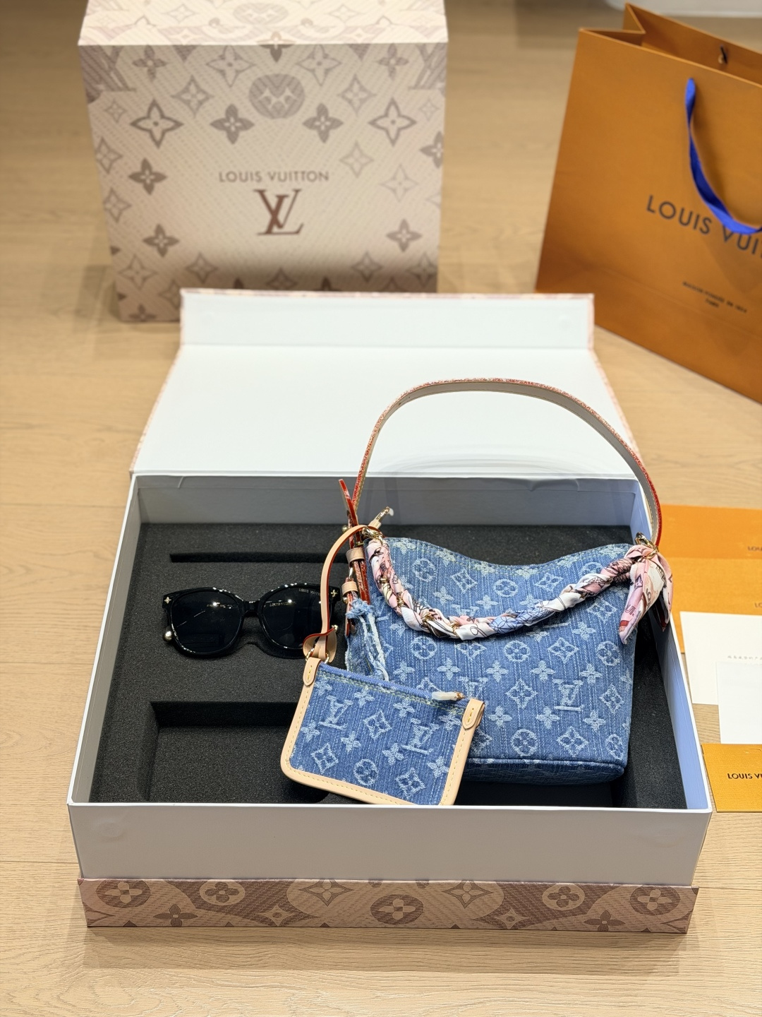 Louis Vuitton LV Monogram Handbag Cowhide Leather
